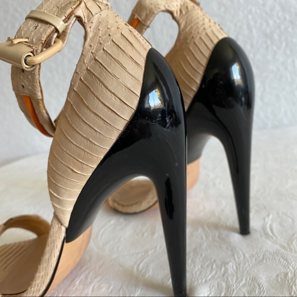 L.A.M.B. Beige orange snake skin ankle strap sandals - Picture 4 of 13
